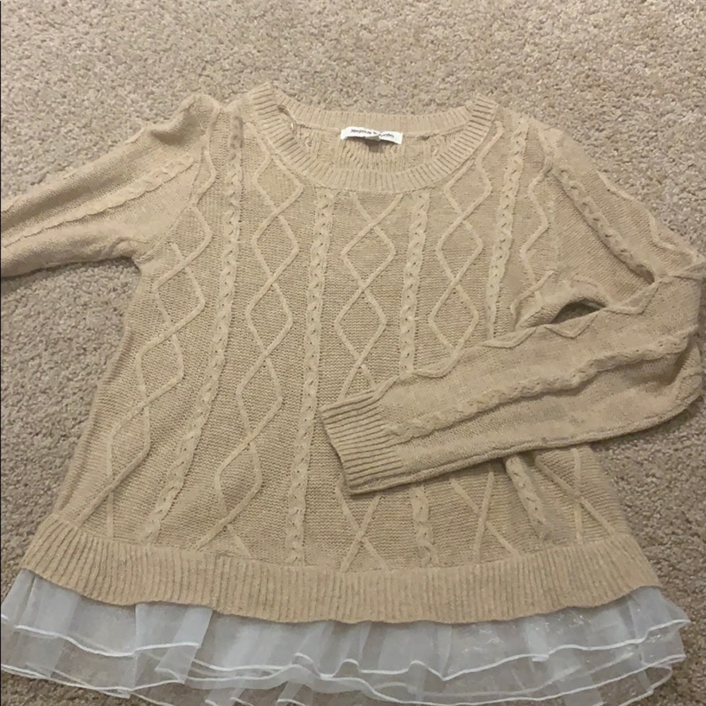 Cable sweater w/ tulle fringe
